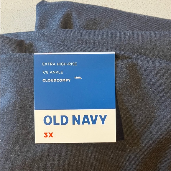 Old Navy Extra High Rise Black Leggings - Picture 2 of 4